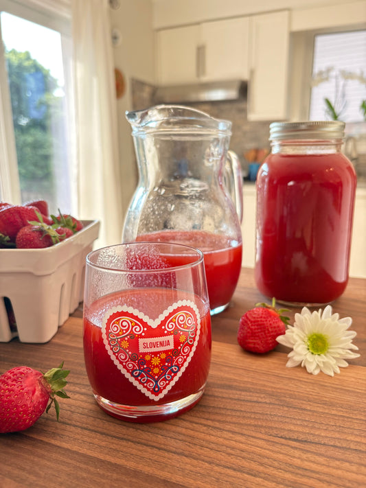 Canned Strawberry Juice Recipe – A Slovenian Cold Cellar Tradition | Gosti Jagodni Sok