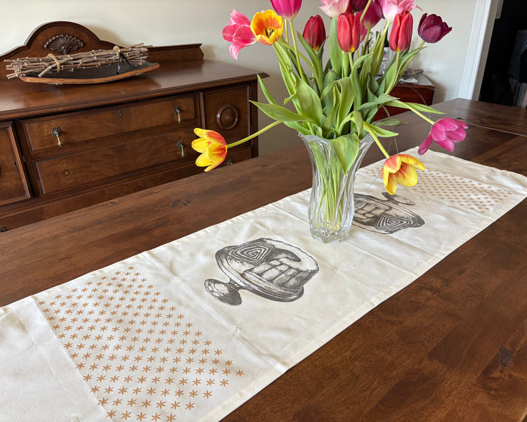 Handmade Queen Potica table runner from Slovenska Kuhinja, hand-printed organic cotton with festive Potica and red star design for Slovenian kitchen décor.